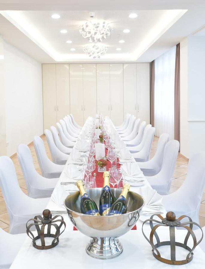 Hotel Krone Niefern-Oeschelbronn ภายนอก รูปภาพ